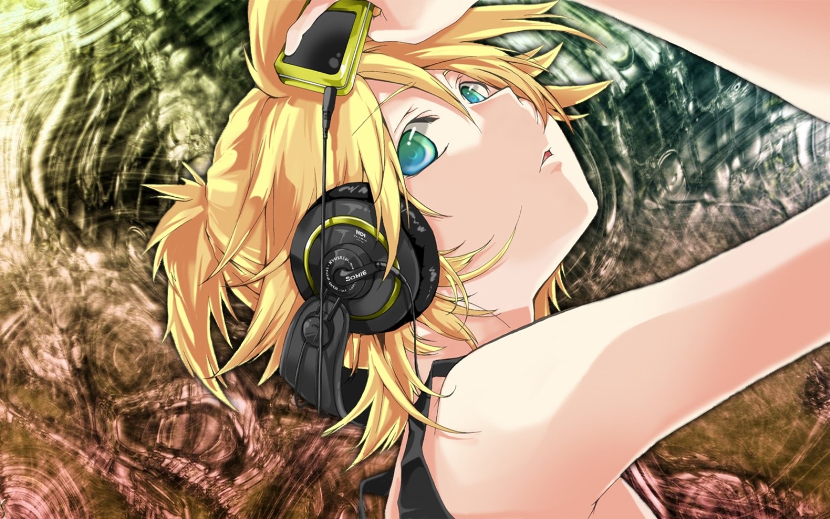 HD PC desktop wallpaper of Len Kagamine (Vocaloid): anime-style close-up of blond-haired Len with headphones and goggles, reclining against a textured background.