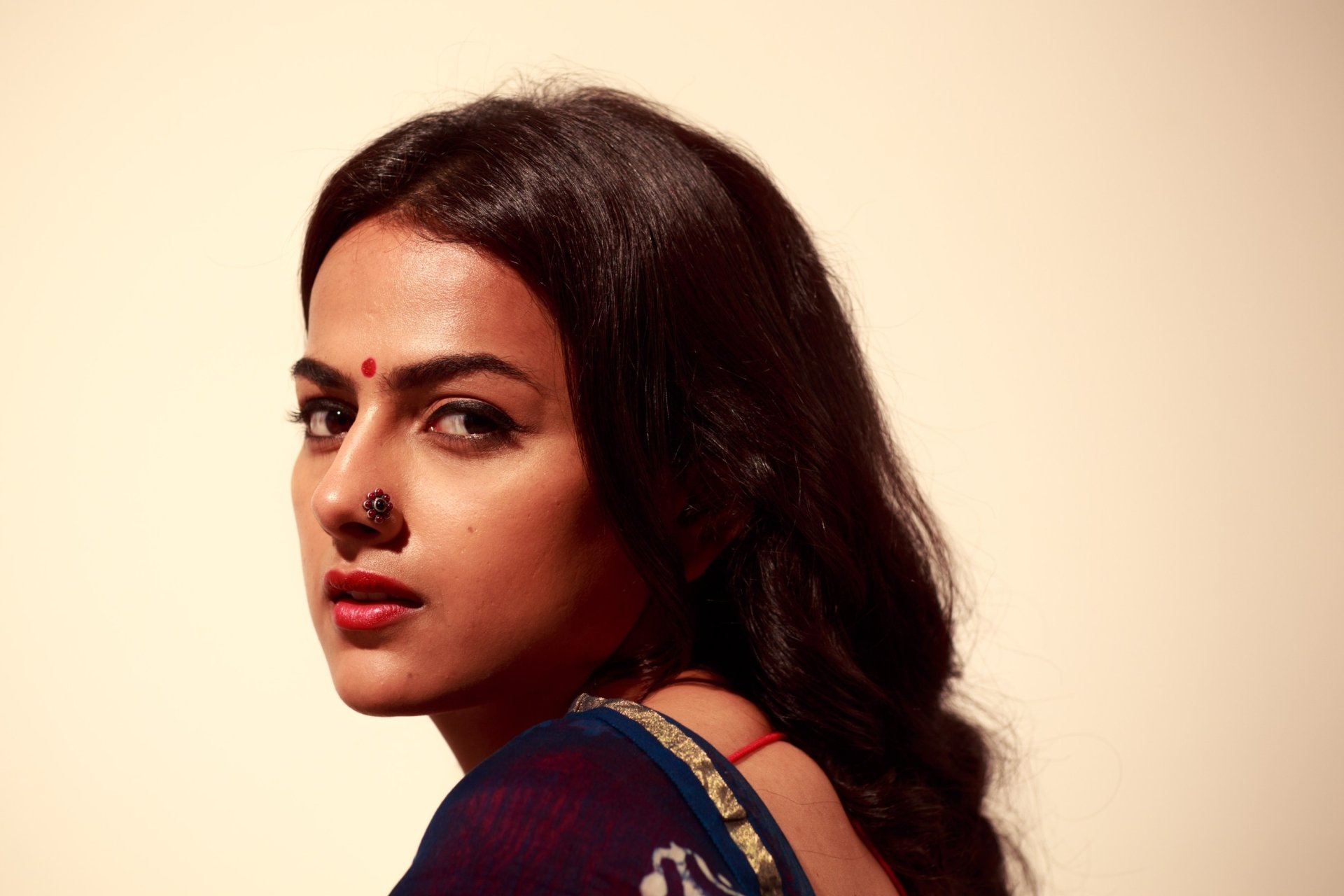 Download Face Bindi Celebrity Shraddha Srinath HD Wallpaper