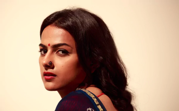 face bindi Celebrity Shraddha Srinath HD Desktop Wallpaper | Background Image