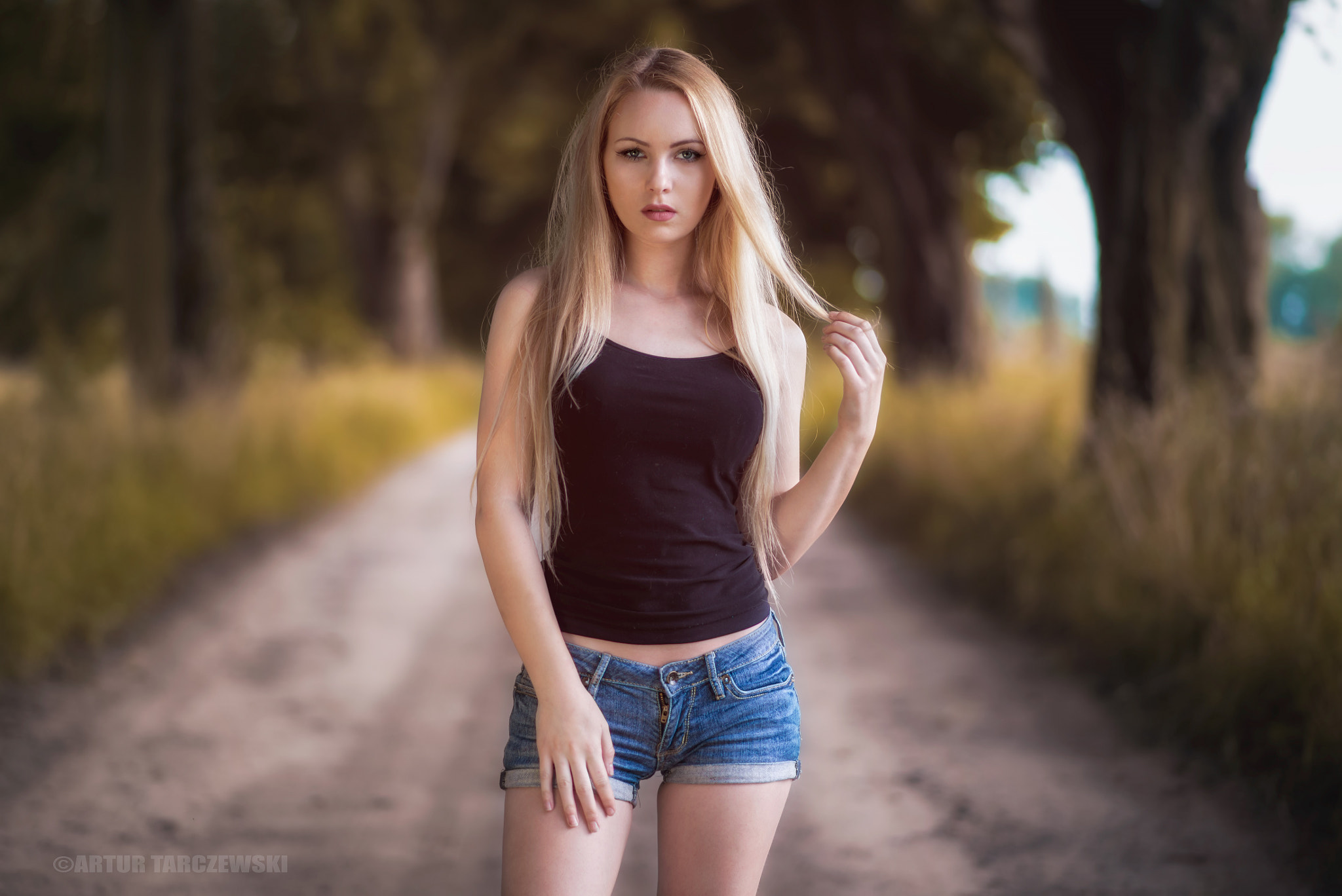 Shorts Depth Of Field and Blonde HD Wallpaper | Background Image | 2048x1368