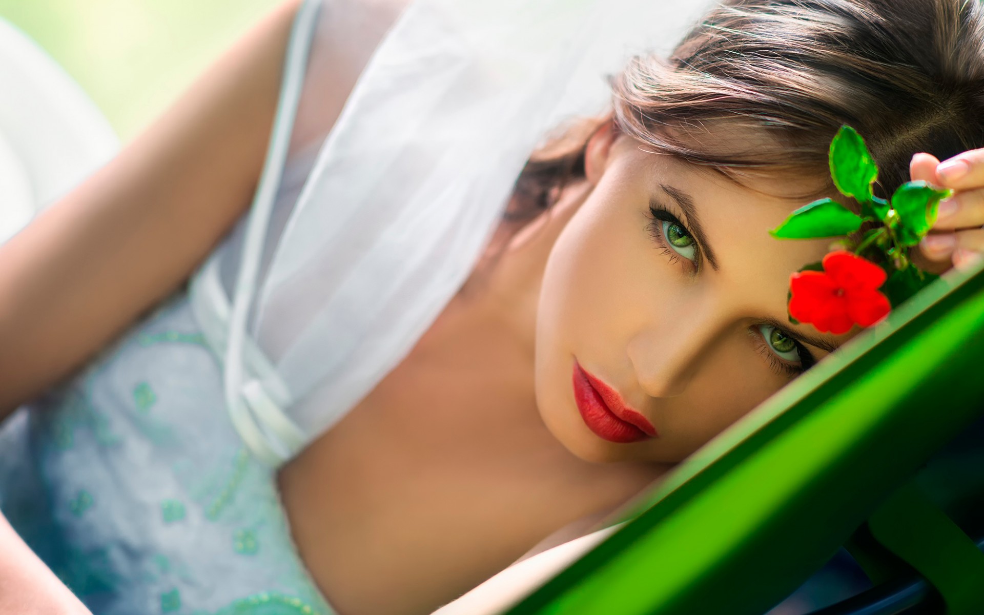 Download Face Lipstick Flower Green Eyes Woman Mood HD Wallpaper