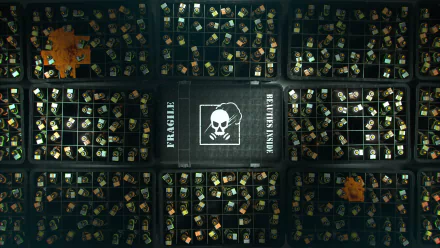 4K Ultra HD PC desktop wallpaper featuring Smoke from Tom Clancy's Rainbow Six: Siege, surrounded by containers and a central Fragile warning with a skull emblem.