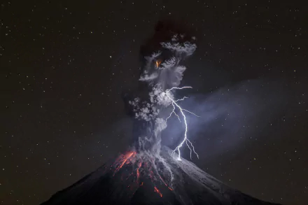 HD wallpaper of a nighttime volcanic eruption with lightning illuminating the smoke and red-hot lava against a backdrop of stars.