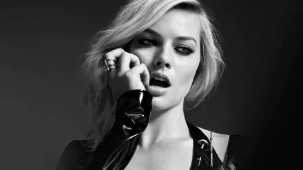 Black and white HD desktop wallpaper featuring a monochrome portrait of a blonde Australian actress.