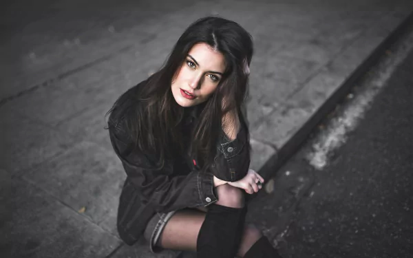 lipstick black hair sidewalk woman model HD Desktop Wallpaper | Background Image