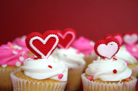 heart-shaped cream food cupcake HD Desktop Wallpaper | Background Image