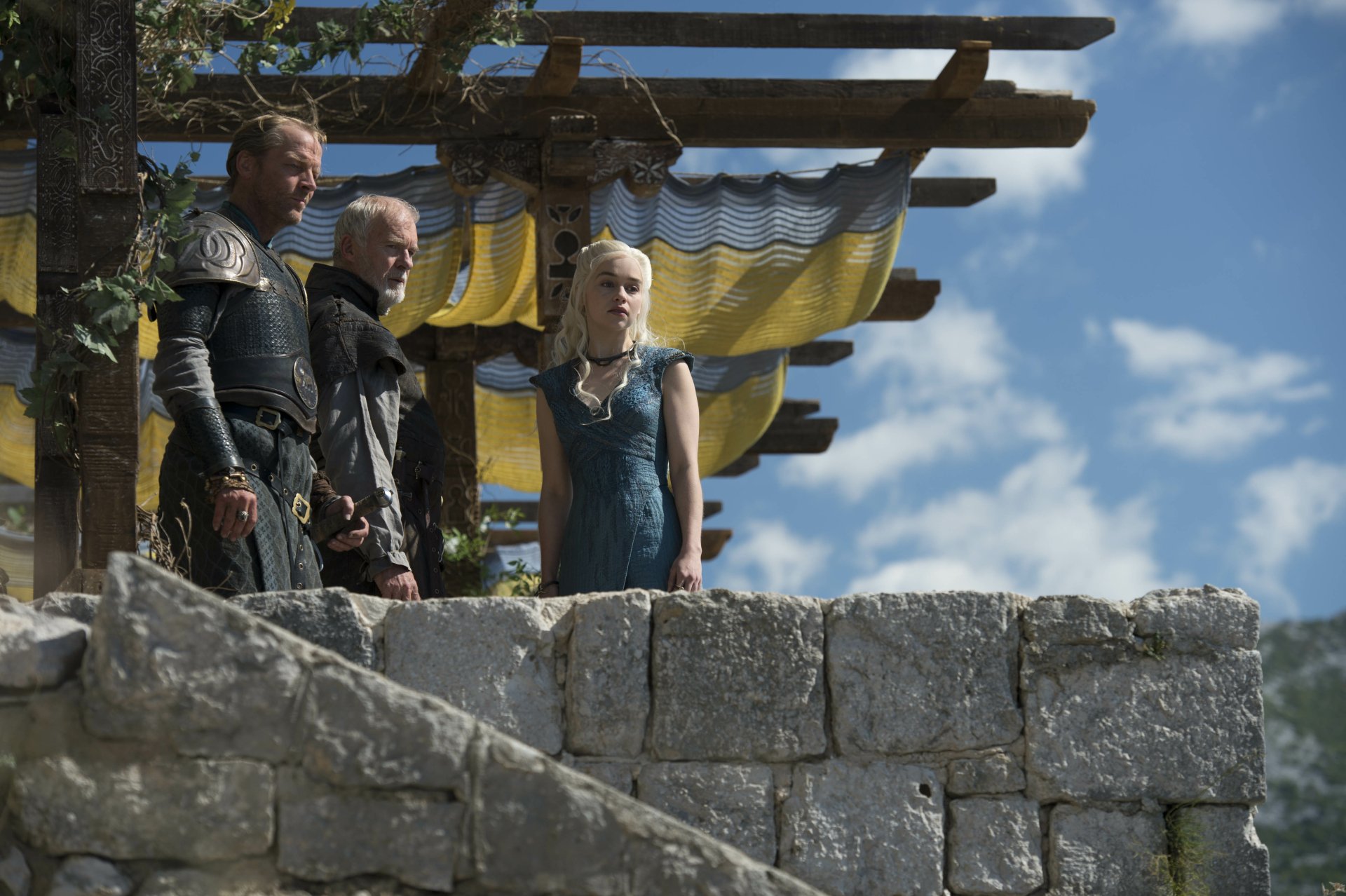 Download Emilia Clarke Ian McElhinney Iain Glen Daenerys Targaryen Barristan Selmy Jorah Mormont TV Show Game Of Thrones 4k Ultra HD Wallpaper