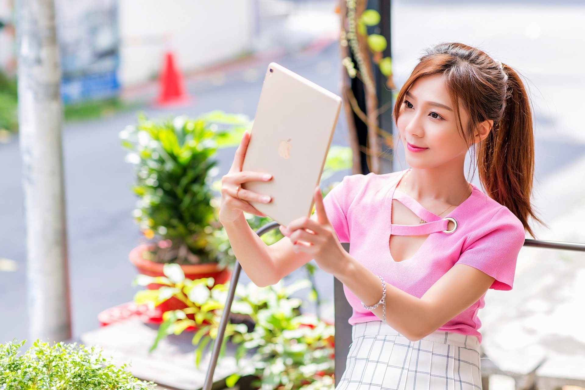 Download Tablet Ponytail Brunette Lipstick Smile Depth Of Field Model Woman Asian HD Wallpaper