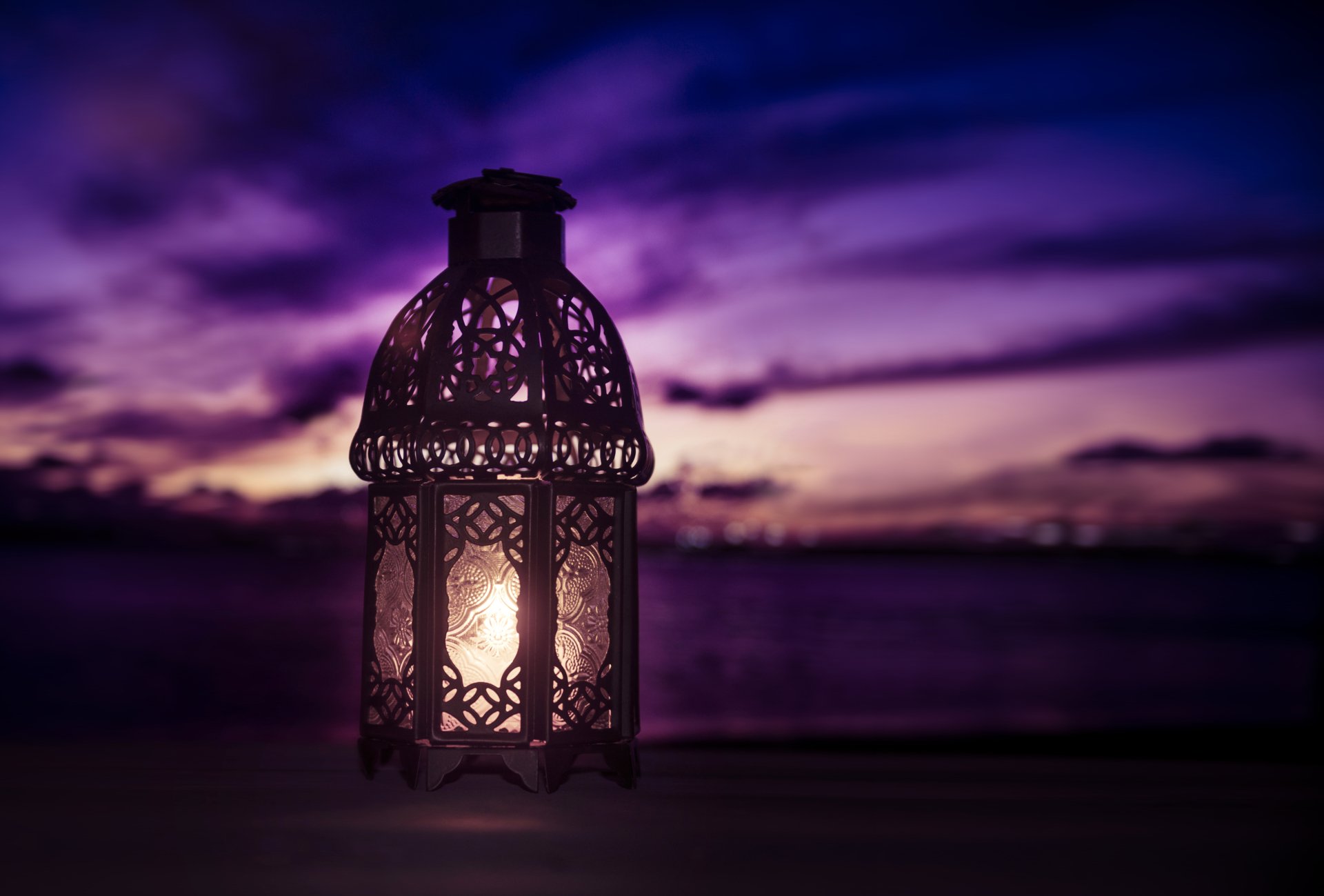 Download Man Made Lantern 4k Ultra HD Wallpaper