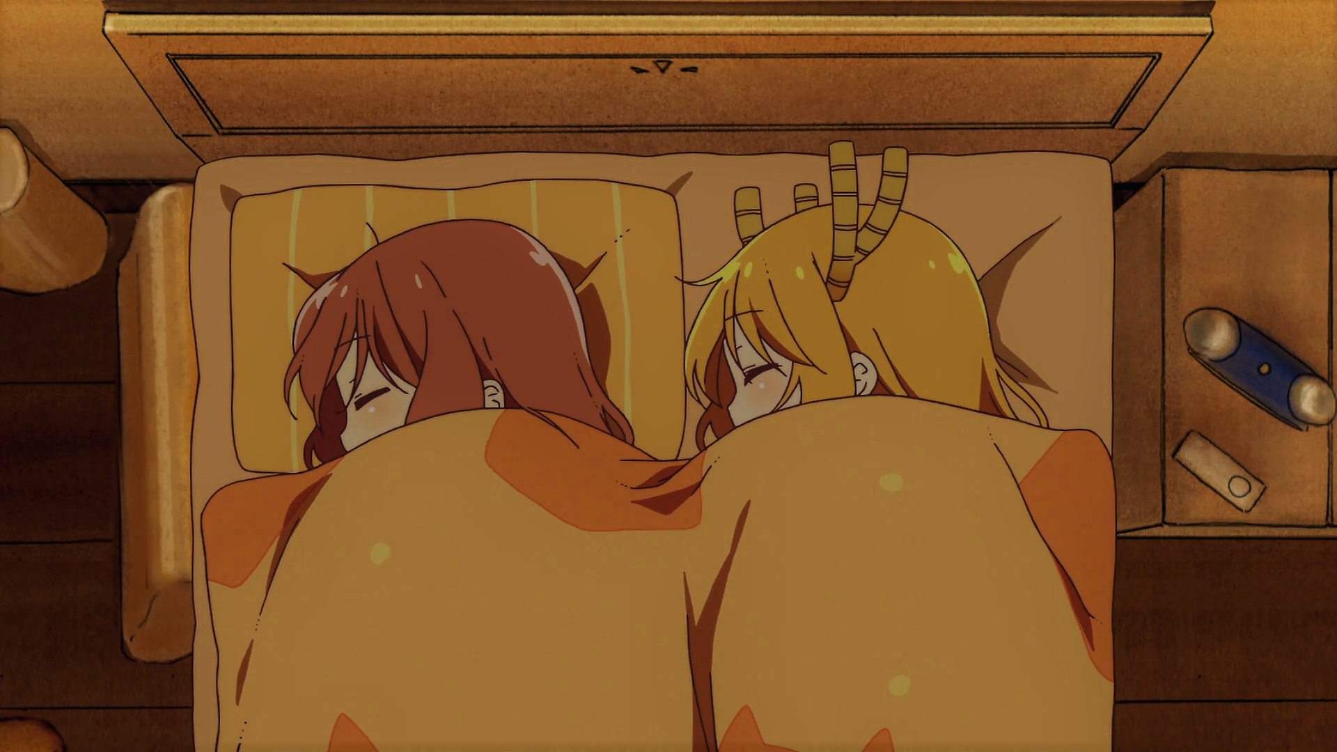 HD anime wallpaper featuring Kobayashi and Tohru from Miss Kobayashi's Dragon Maid sleeping side by side under warm blankets in a cozy bedroom setting.