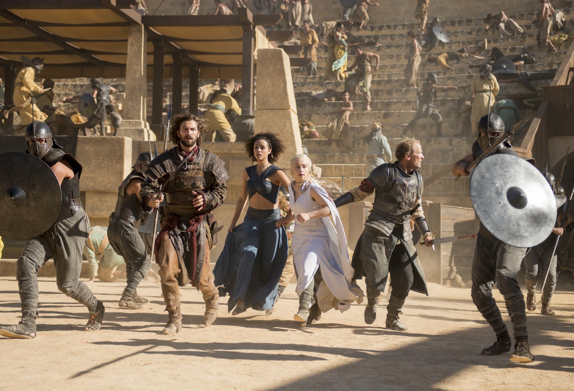 Game of Thrones 4K Ultra HD wallpaper featuring Emilia Clarke as Daenerys Targaryen, Nathalie Emmanuel as Missandei, Michiel Huisman as Daario Naharis, and Iain Glen as Jorah Mormont.