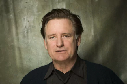 HD desktop wallpaper featuring a portrait of a man in front of a mottled grey background.