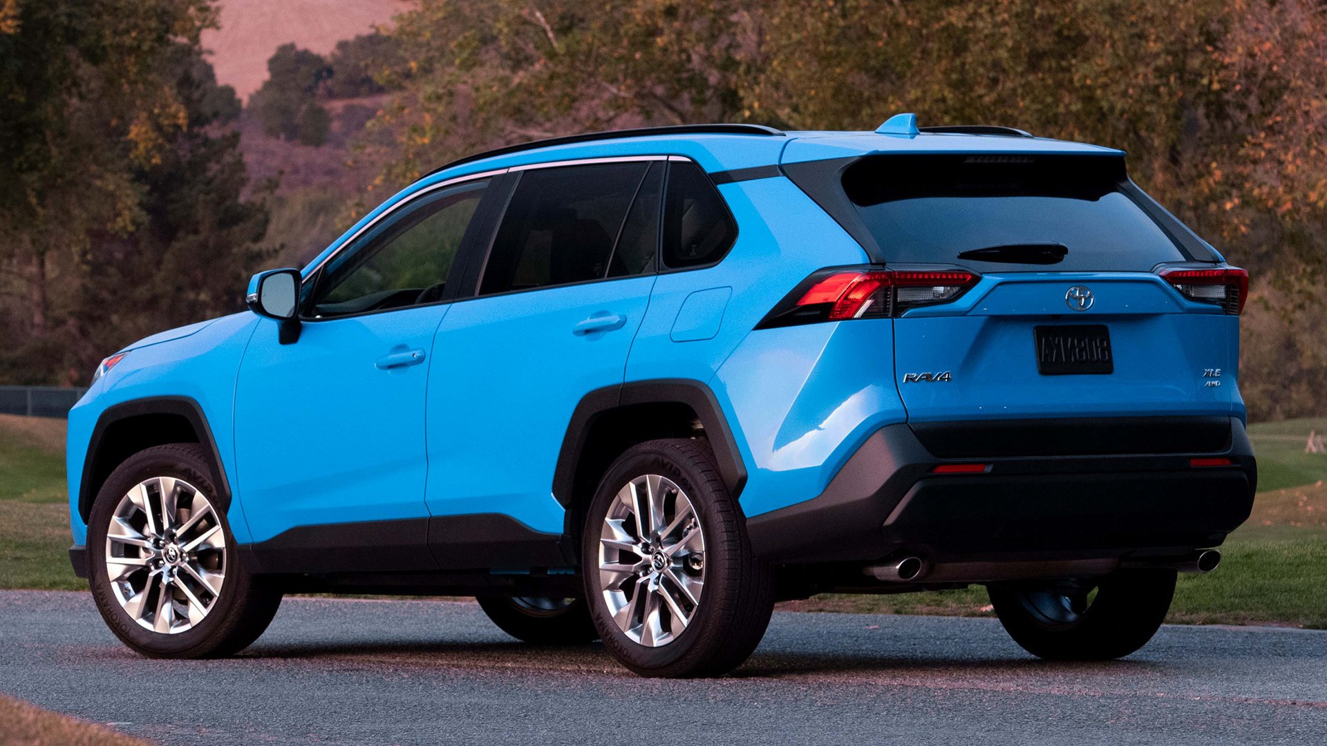 Download Car SUV Crossover Car Compact Car Vehicle Toyota RAV4 HD Wallpaper