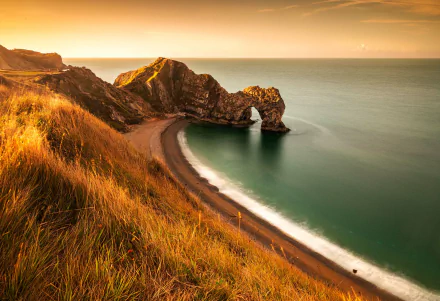  Durdle Door Beach and Limestone Arch, Jurassic Coast, Lulworth in Dorset, England.