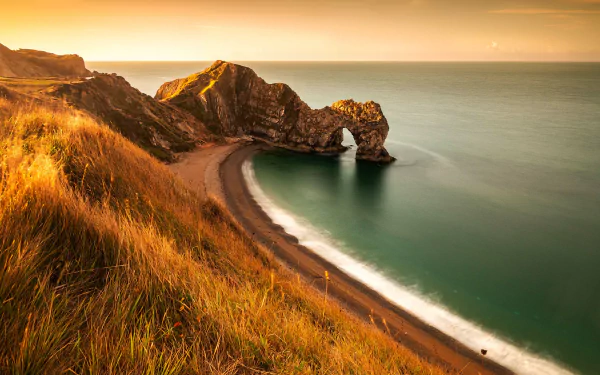  Durdle Door Beach and Limestone Arch, Jurassic Coast, Lulworth in Dorset, England.