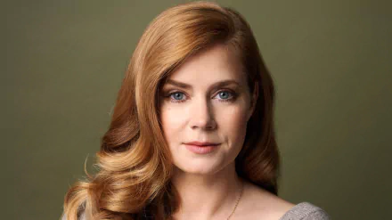 Close-up portrait of American redhead actress Amy Adams with blue eyes, featured in a 4K Ultra HD PC desktop wallpaper and background.