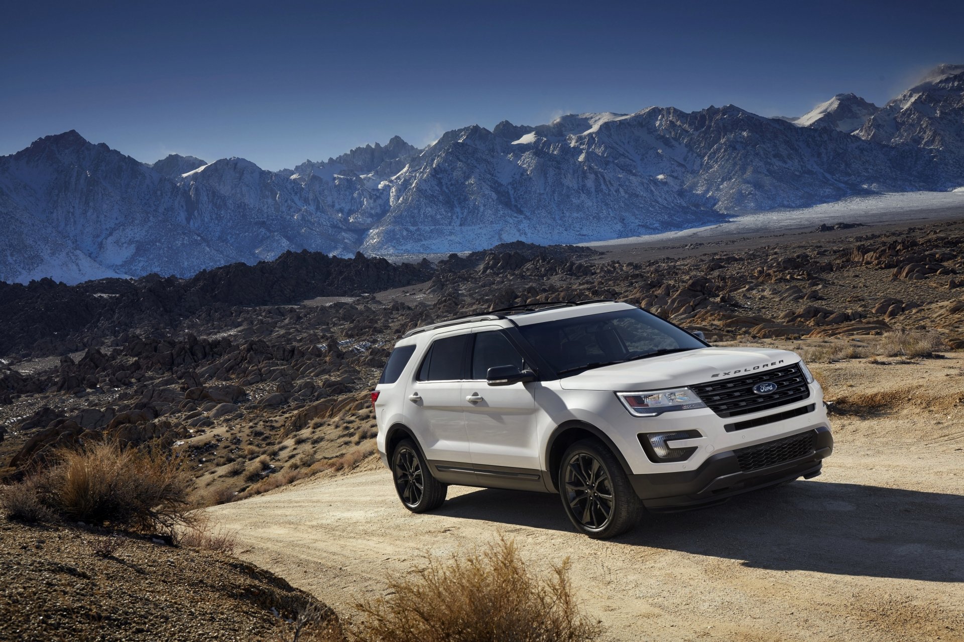 Download SUV White Car Car Ford Vehicle Ford Explorer 4k Ultra HD Wallpaper