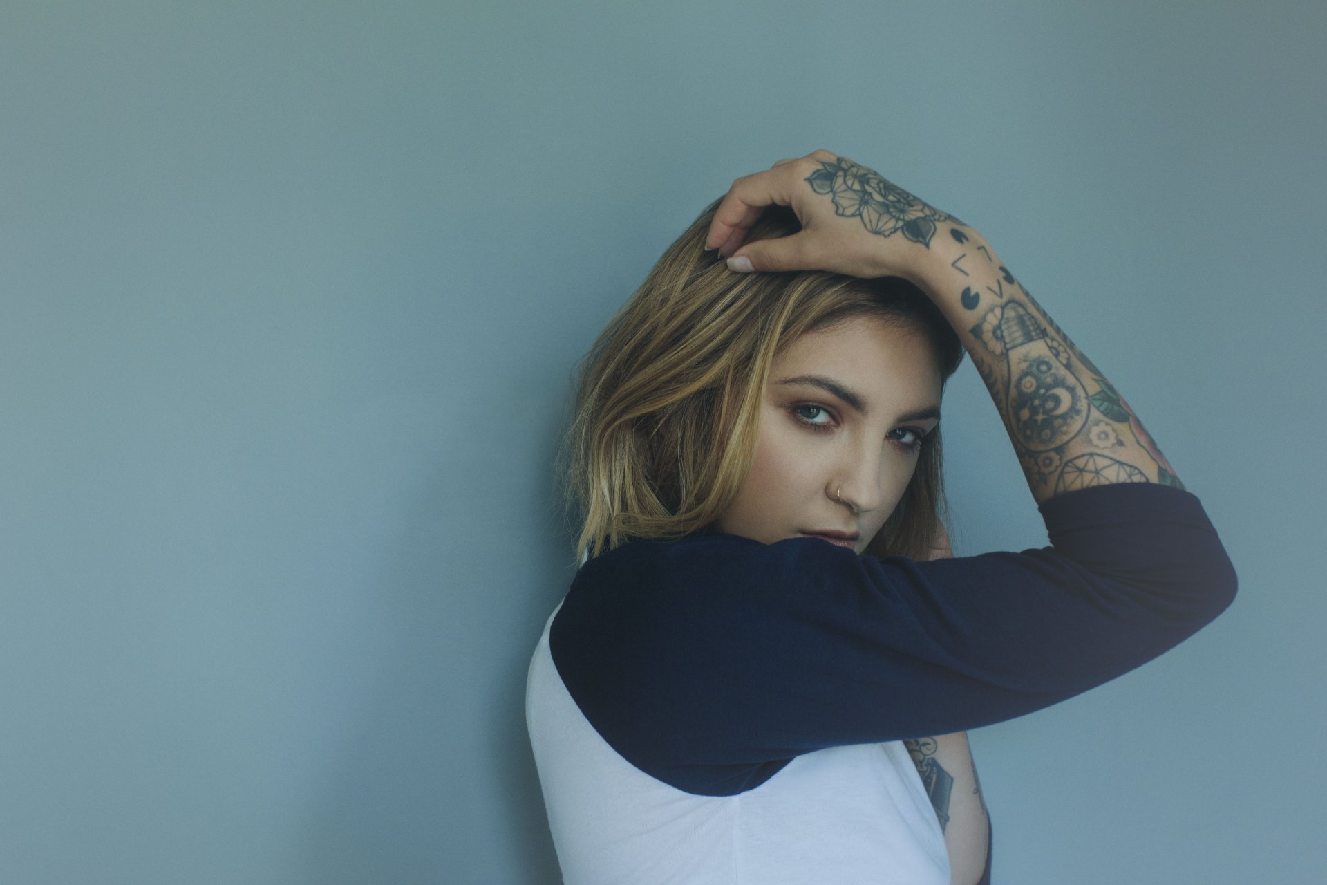 Download Stare Blonde Tattoo Music Julia Michaels 4k Ultra HD Wallpaper