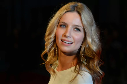 Celebrity Annabelle Wallis HD Desktop Wallpaper | Background Image