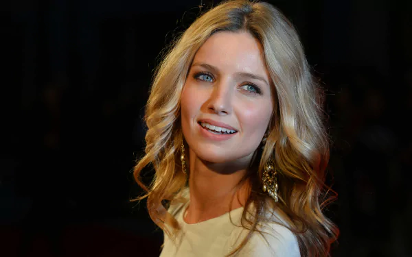 Celebrity Annabelle Wallis HD Desktop Wallpaper | Background Image