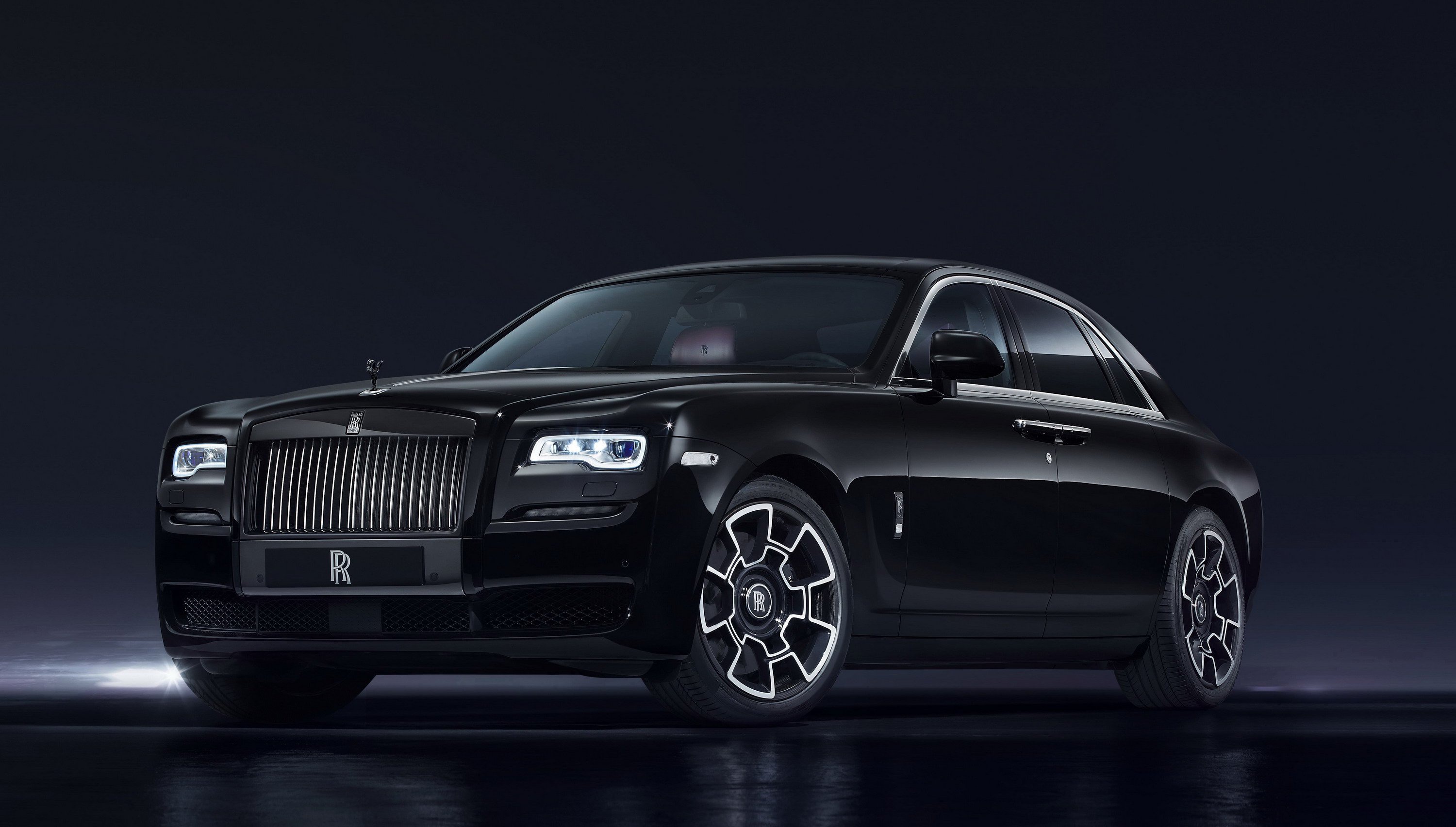 Песня черный ролс ролс. Роллс Ройс Ghost Black badge. Rolls Royce Phantom Black badge. Rolls Royce Ghost. Машина Роллс Ройс Ghost.