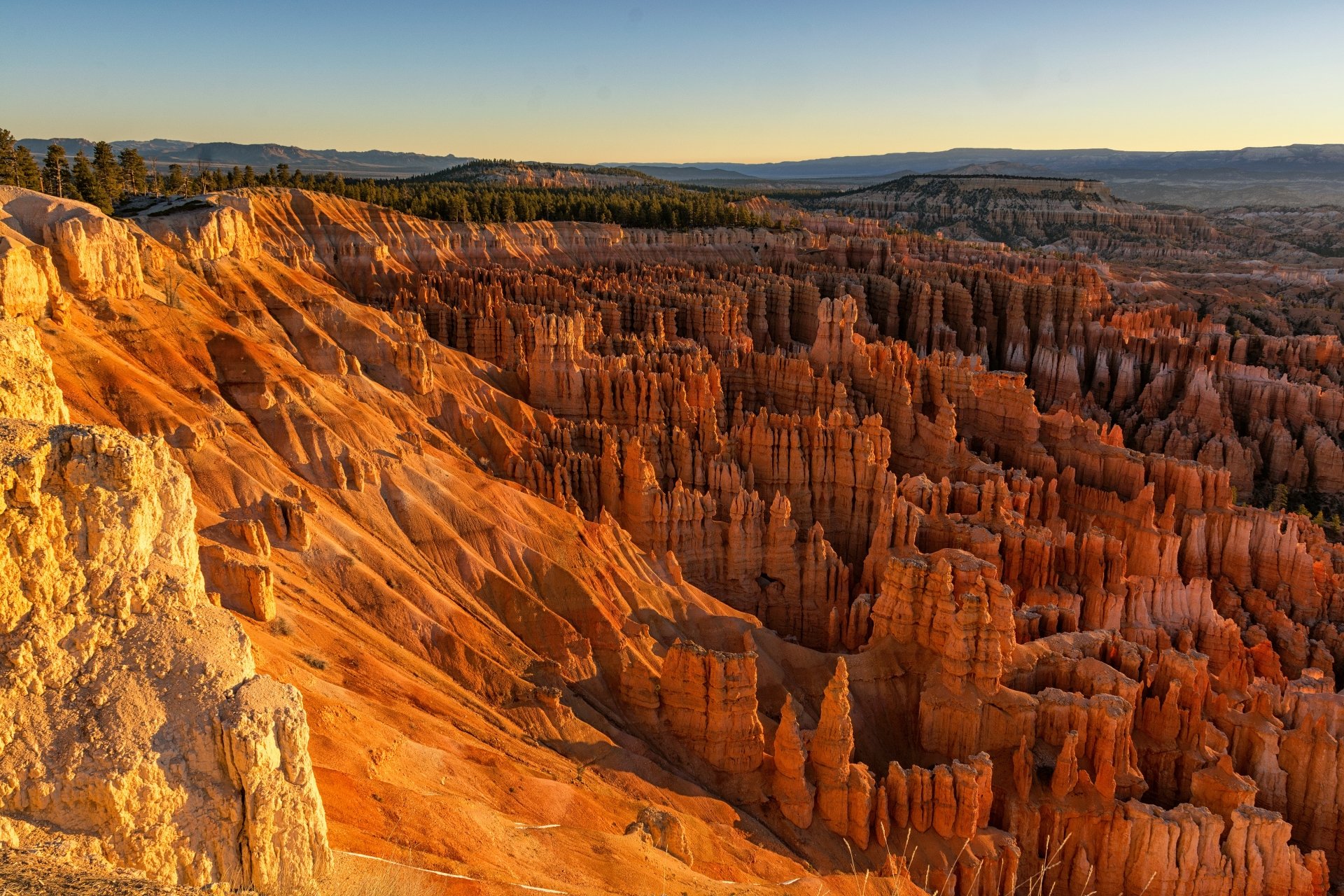 Sunrise over Bryce Canyon National Park in Utah, showcasing vivid red rock formations and expansive canyon landscape in stunning 4K Ultra HD detail.