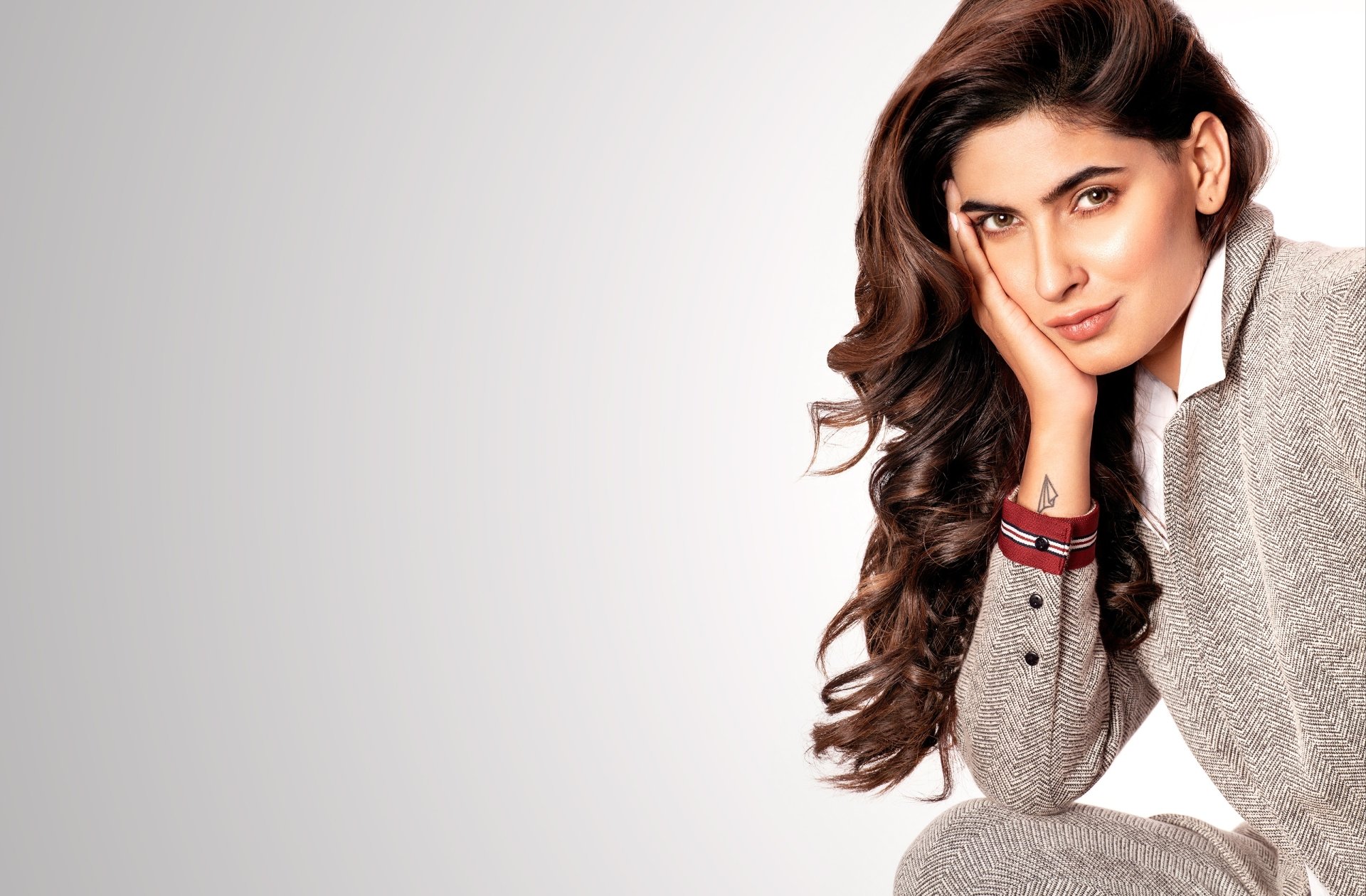 Download Long Hair Brunette Indian Actress Celebrity Karishma Sharma HD Wallpaper