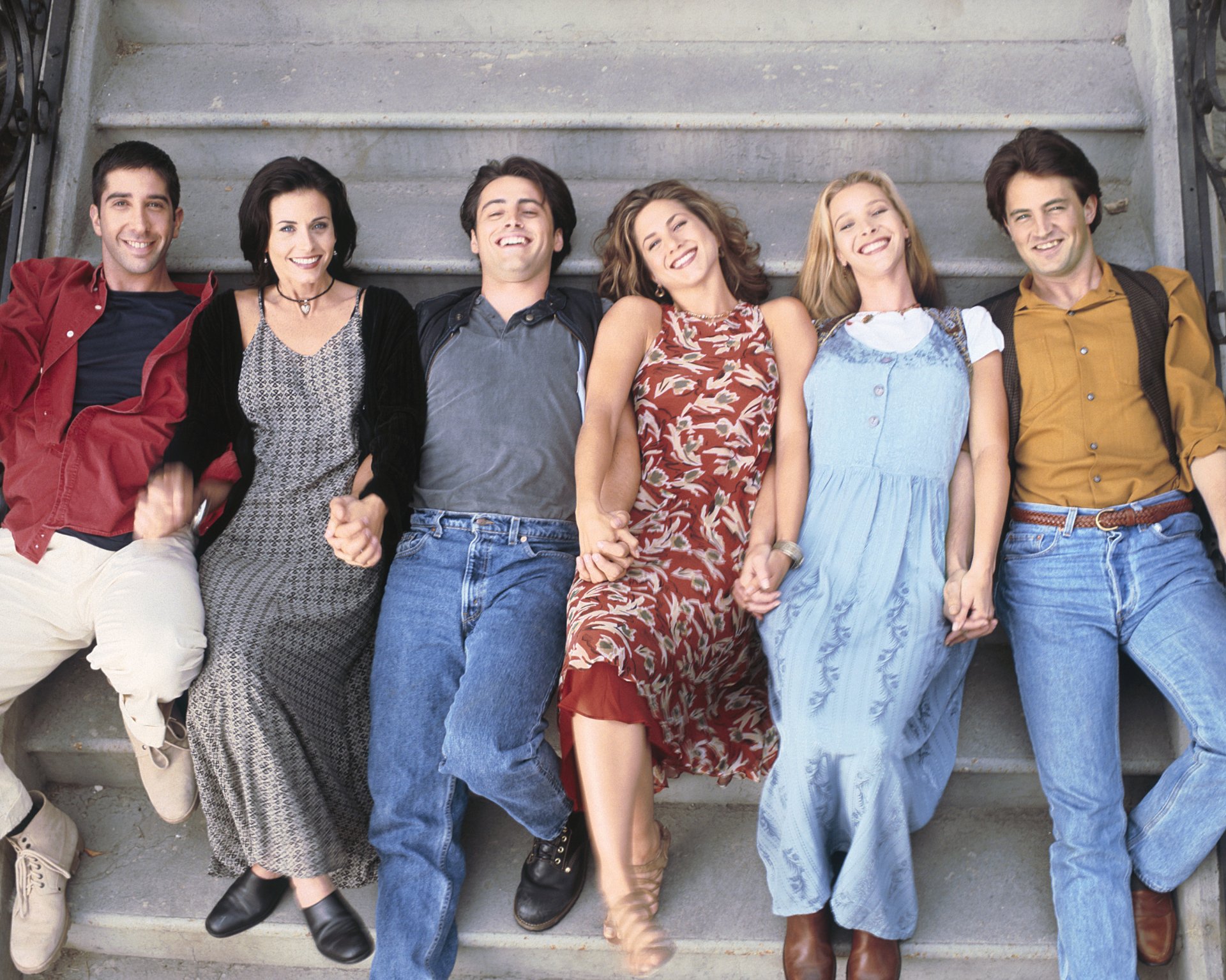 Download Chandler Bing Matthew Perry Ross Geller David Schwimmer Monica Geller Courteney Cox Joey Tribbiani Matt LeBlanc Phoebe Buffay Lisa Kudrow Rachel Green Jennifer Aniston Friends (TV Show) TV Show HD Wallpaper
